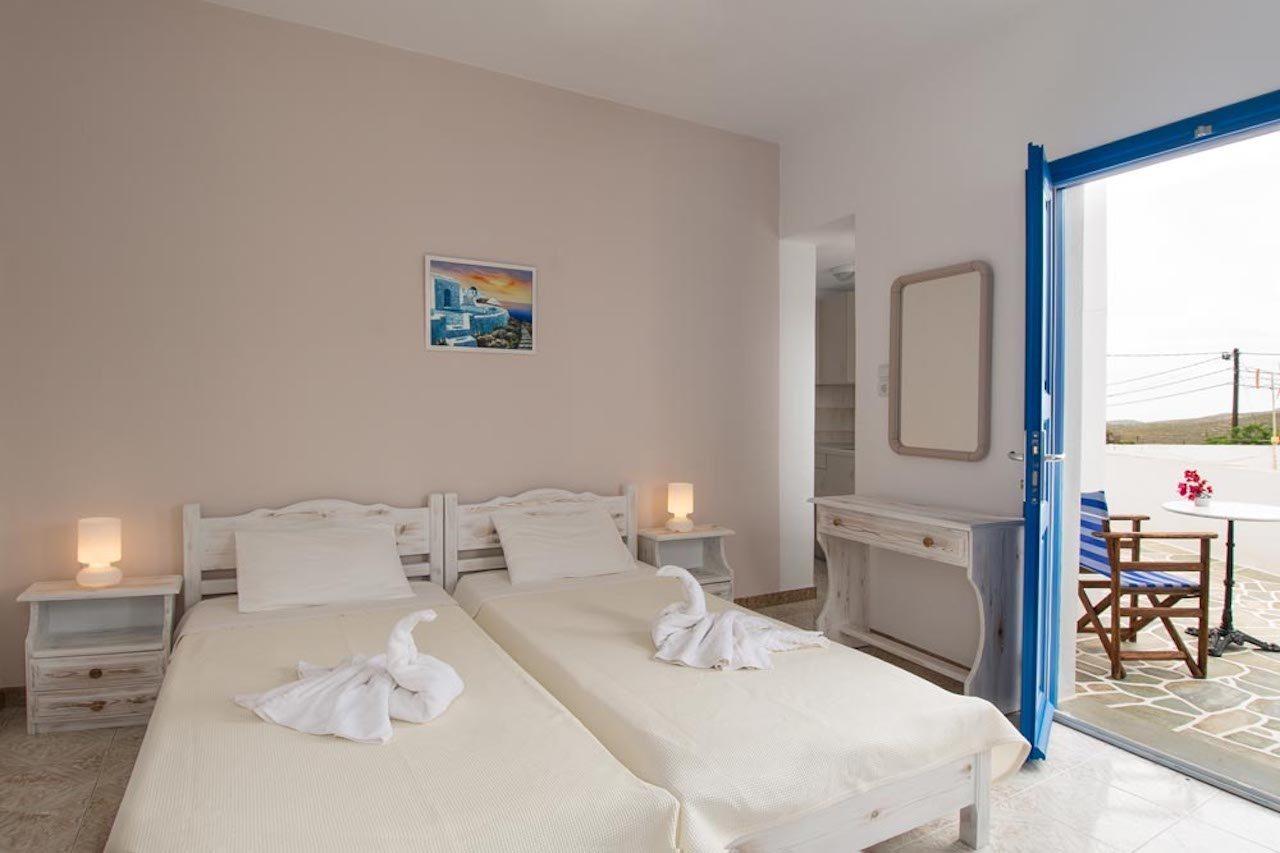 Evgenia Rooms And Apartments Folegandros Town Exterior photo
