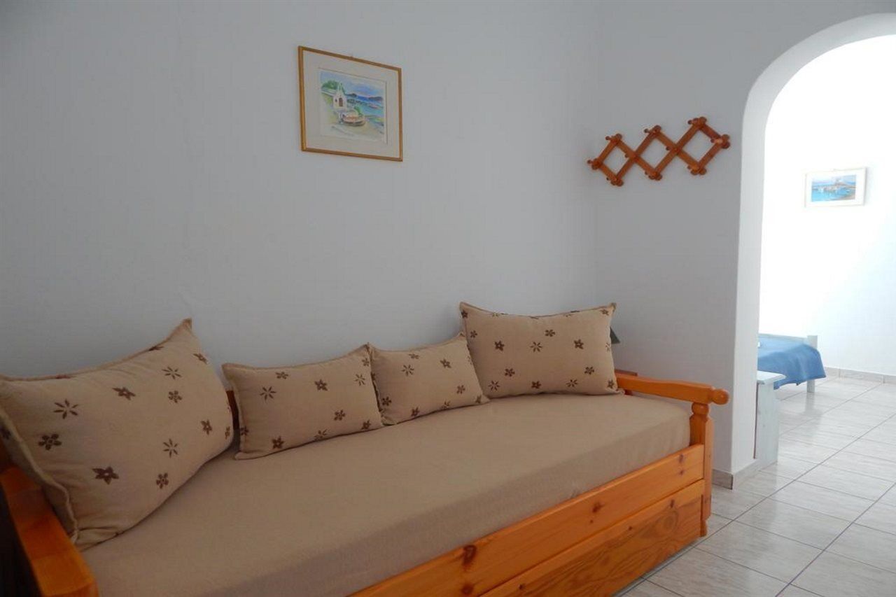 Evgenia Rooms And Apartments Folegandros Town Exterior photo